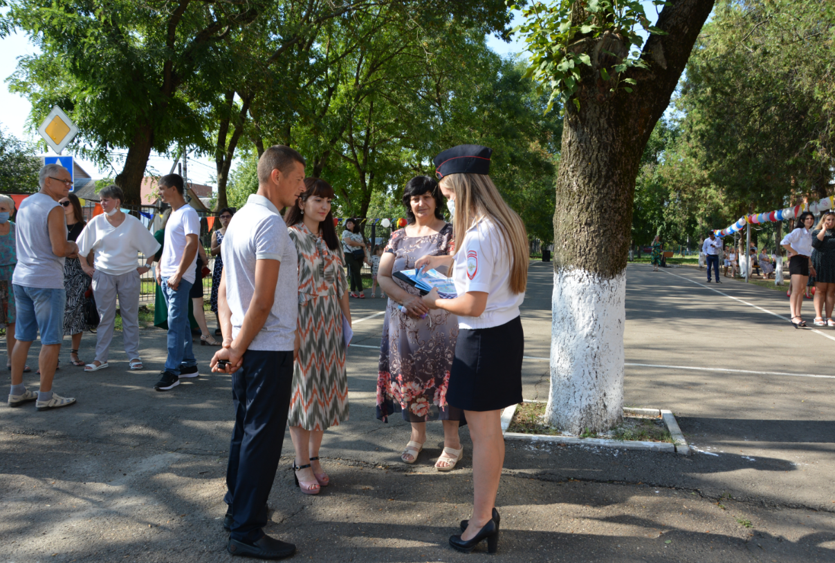 Молодежный патруль совместно с Госавтоинспекцией провели беседы с родителями по ПДД