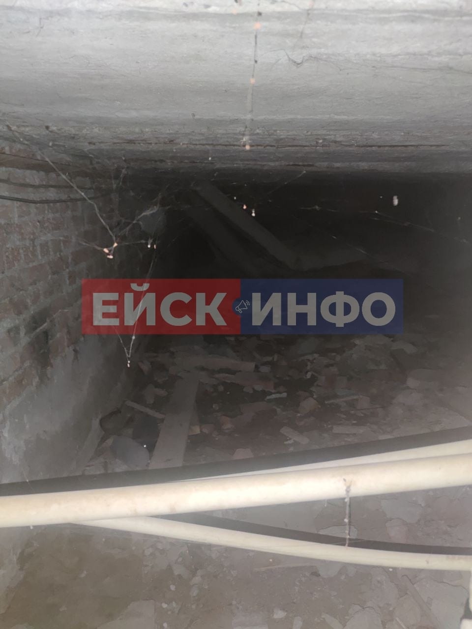 Дом по Коммунистической, 49/3 оказался в подвешенном состоянии — в прямом и переносном смысле