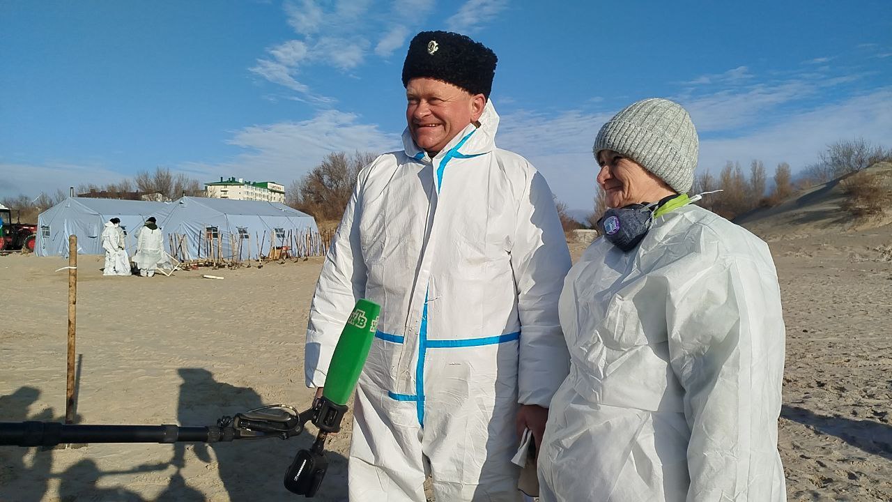 Атаман Воронцовского хуторского общества Владимир Николаевич Стариков и его супруга рассказали корреспонденту НТВ о своей мотивации к волонтерской деятельности