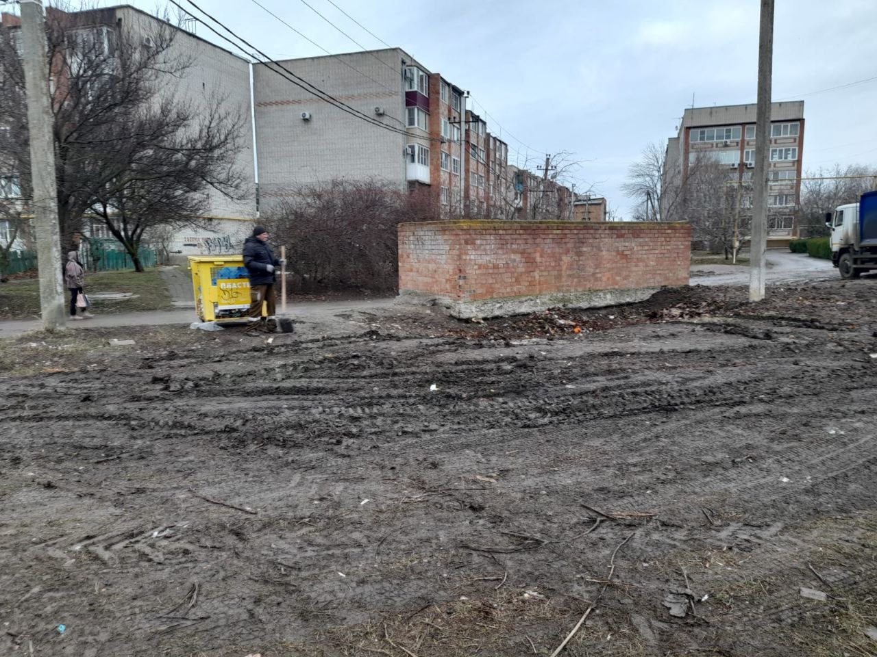 Идёт второй день масштабной уборки в Ейске