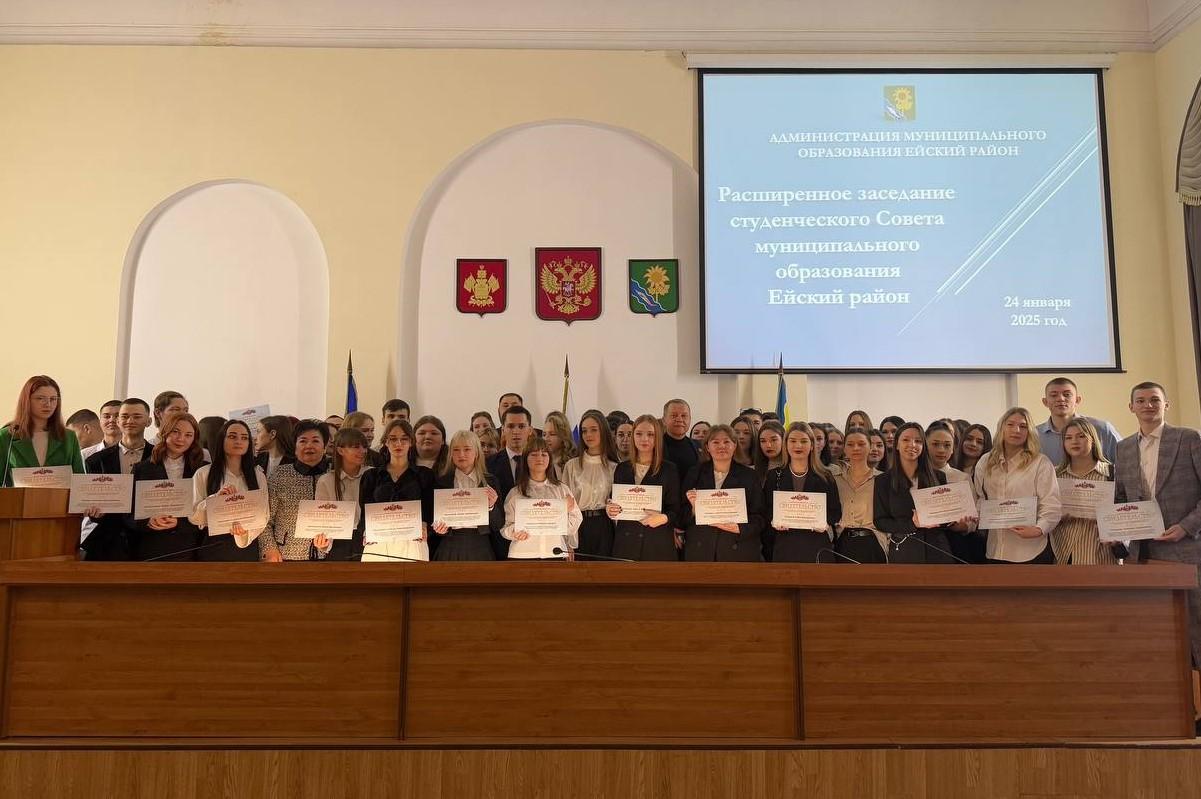 Студентам-активистам района вручили специальные стипендии