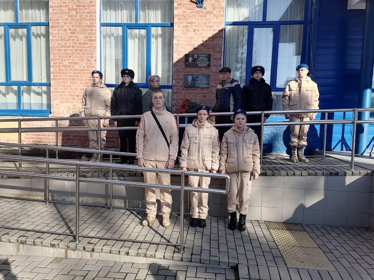 В Ейском морском рыбопромышленном техникуме состоялась торжественная церемония открытия памятной доски выпускнику 2021 года, участнику СВО Филиппову Артему