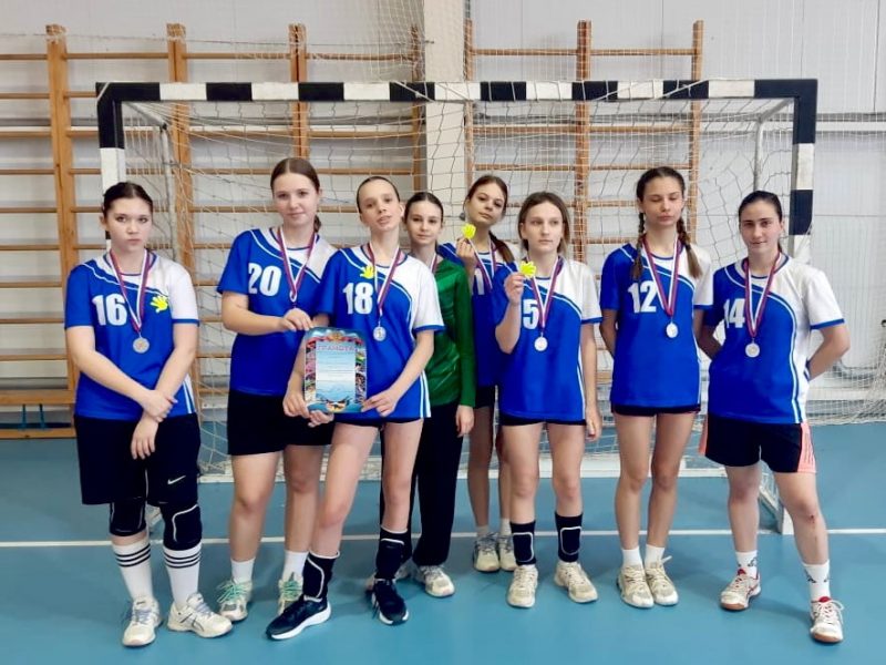 Сборная девушек по гандболу из Ейска стала серебряным призёром Первенства в Ленинградской