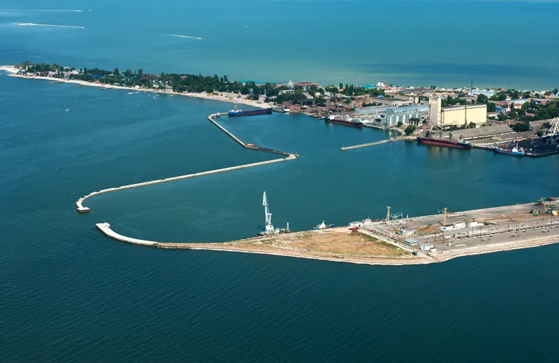«Ейский морской порт» заплатит более 400 тысяч рублей за невыполнения ремонта причалов в срок
