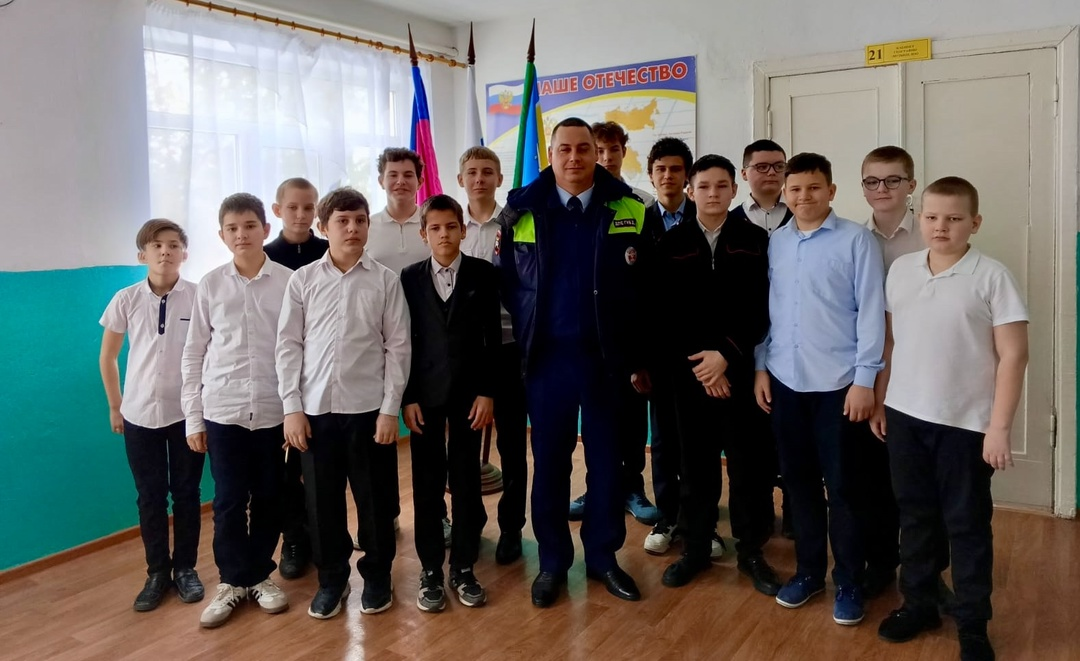 В школах Ейского района сотрудники ГИБДД проводят занятия по безопасности дорожного движения