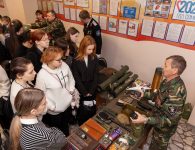 В Ейском полипрофильном колледже прошла выставка военной техники и снаряжения