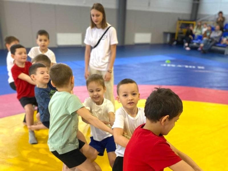 Юные спортсмены приняли участие в «Весёлых стартах»