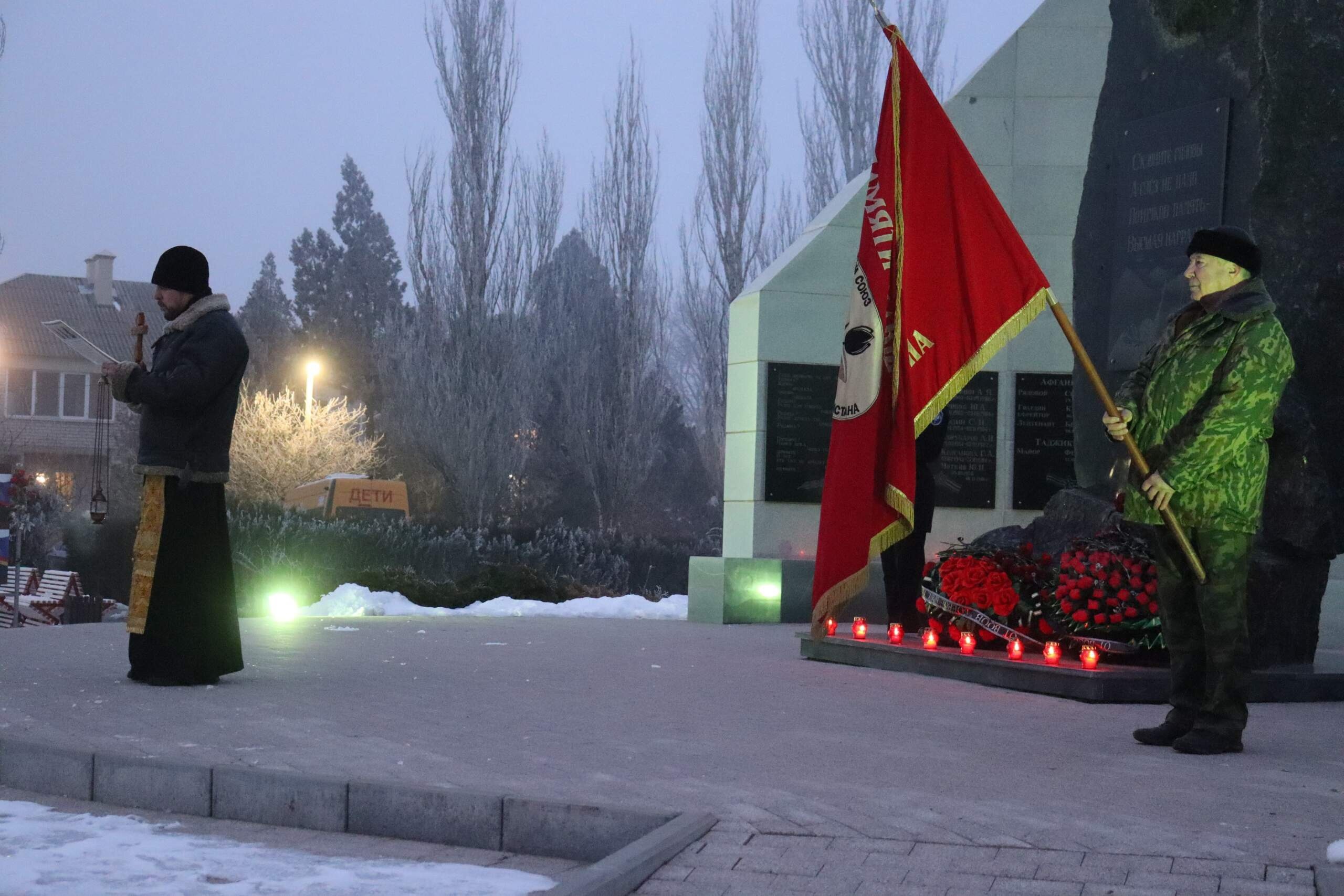В Ейске прошло шествие "Свеча и гранит"