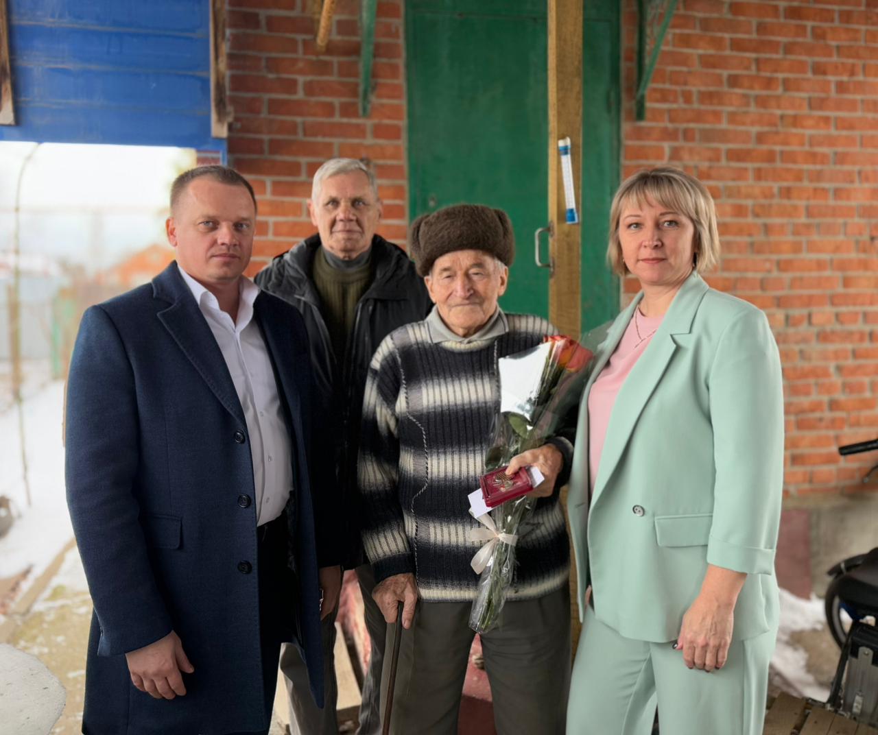 В Ейске и Ейском районе продолжается вручение юбилейных медалей ветеранам ВОВ к 80-летию Победы