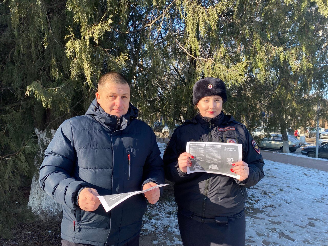 Полицейские Ейска проводят профилактические беседы с жителями города