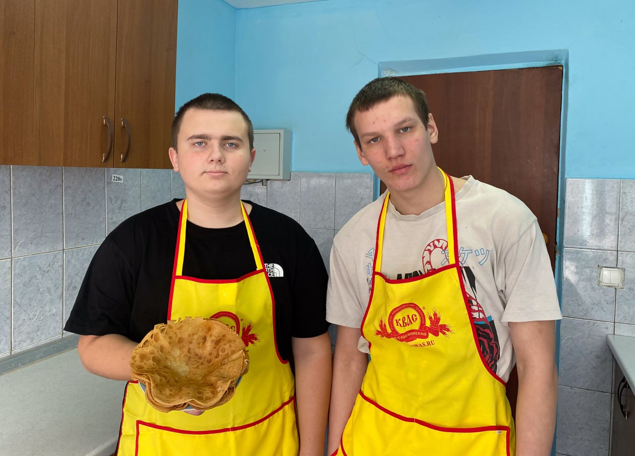 В общежитии ЕПК празднуют масленичную неделю
