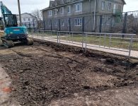 В поселке Степном стартовали работы по созданию парковочного пространства возле детского сада
