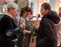 В преддверии 8 Марта активисты "Движения Первых" поздравили женщин станицы Копанской с наступающим праздником