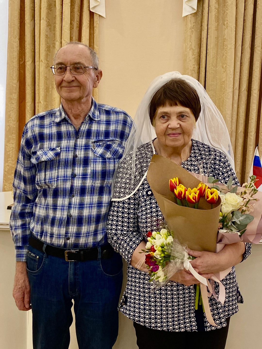 ОНИ ЖИВУТ РЯДОМ С НАМИ. ЛЮДИ НАШЕГО ГОРОДА И РАЙОНА. 55 ЛЕТ СЧАСТЬЯ, ЛЮБВИ И ПРЕДАННОСТИ.