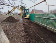 В пос. Александровка начались работы по обустройству тротуара на улице Советской