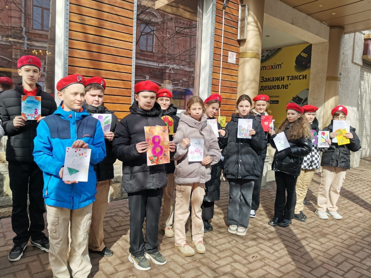 Юнармейцы Ейска приняли участие в акции "Километр красоты"