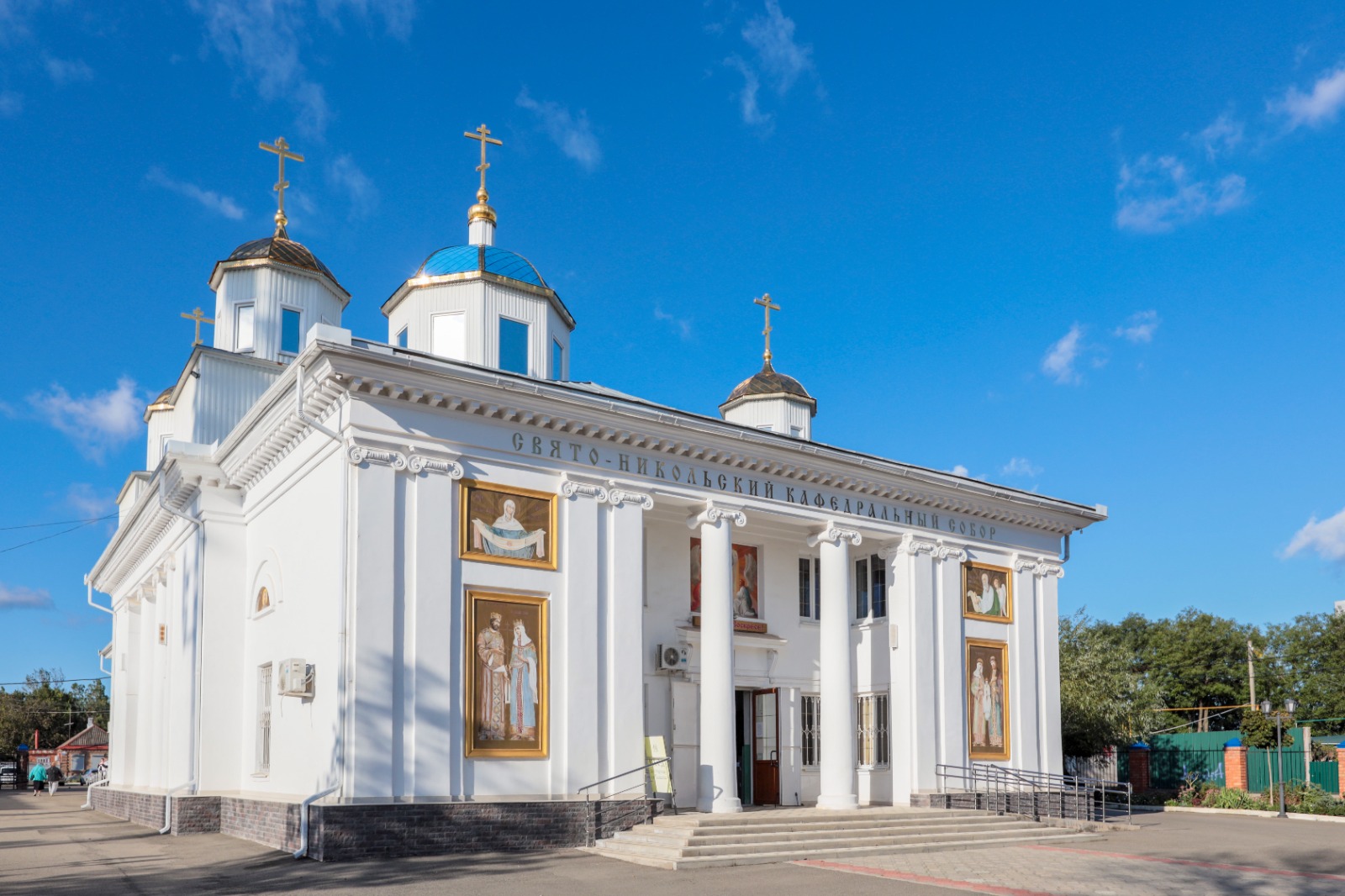 График совершения богослужений в храмах Ейского благочиния в праздник Пасхи