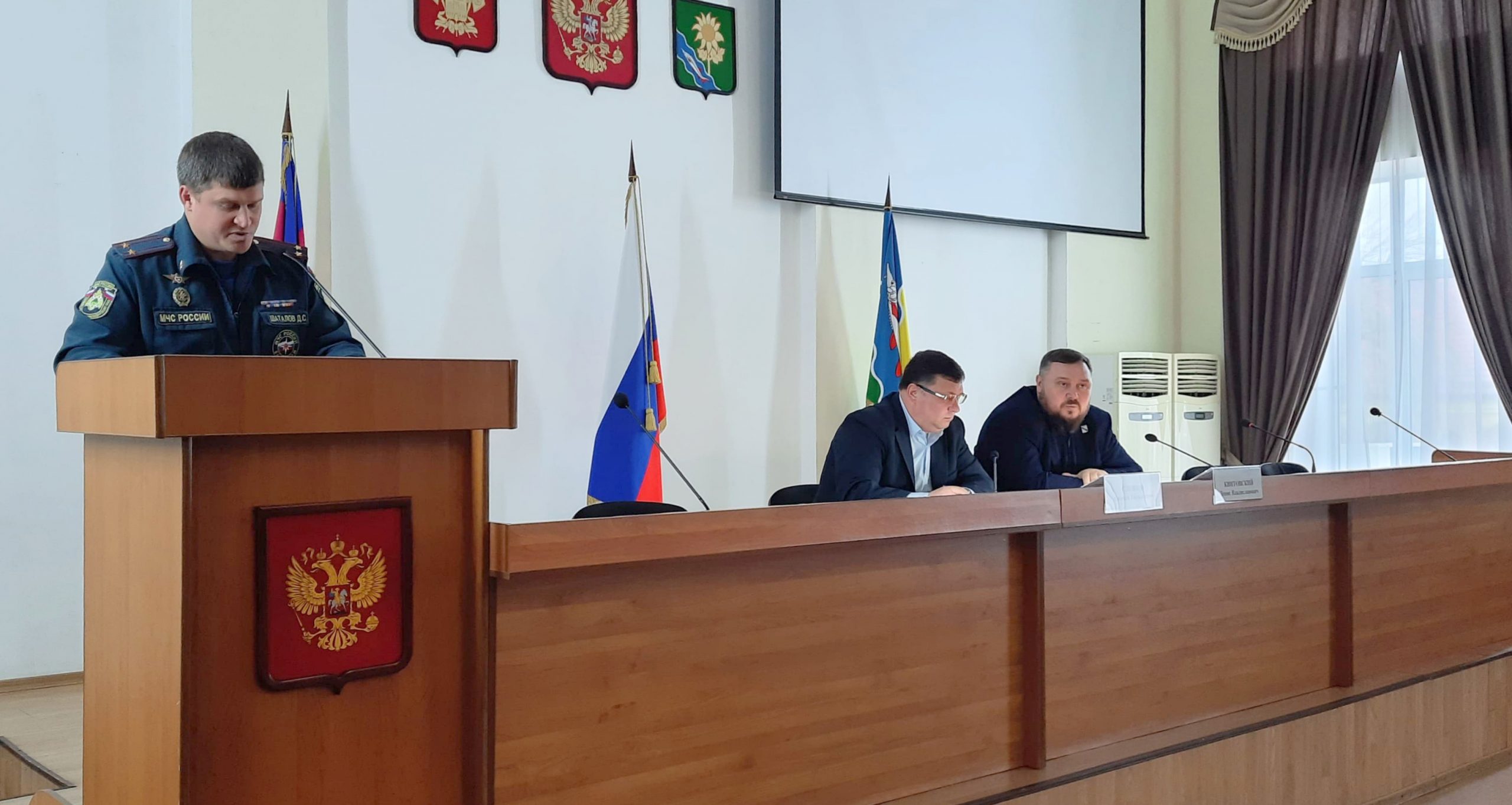 В Ейске состоялось заседание комиссии по чрезвычайным ситуациям и пожарной безопасности под руководством и.о. главы города Дениса Квитовского