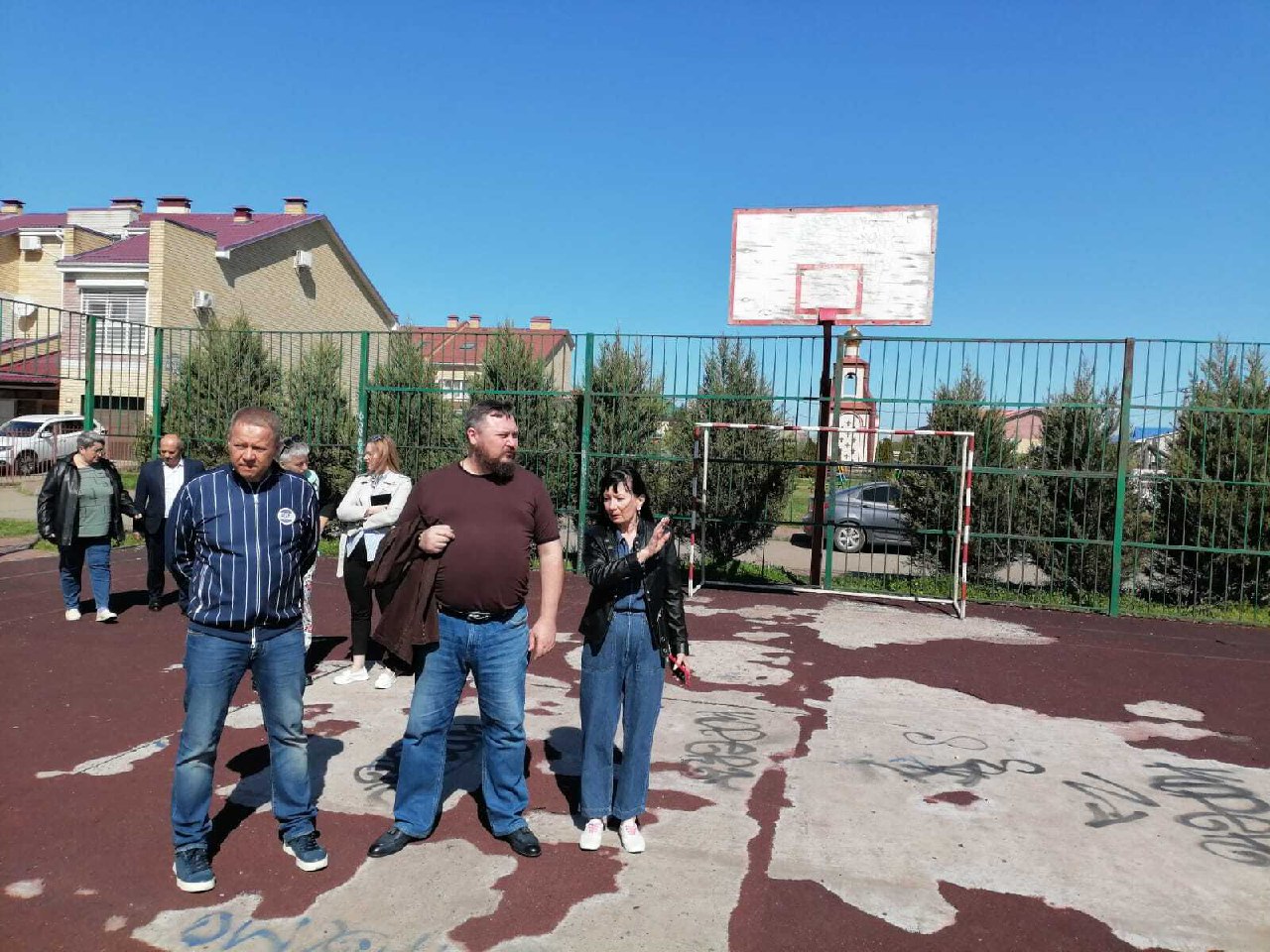 В Ейске проверили состояние детских и спортивных площадок