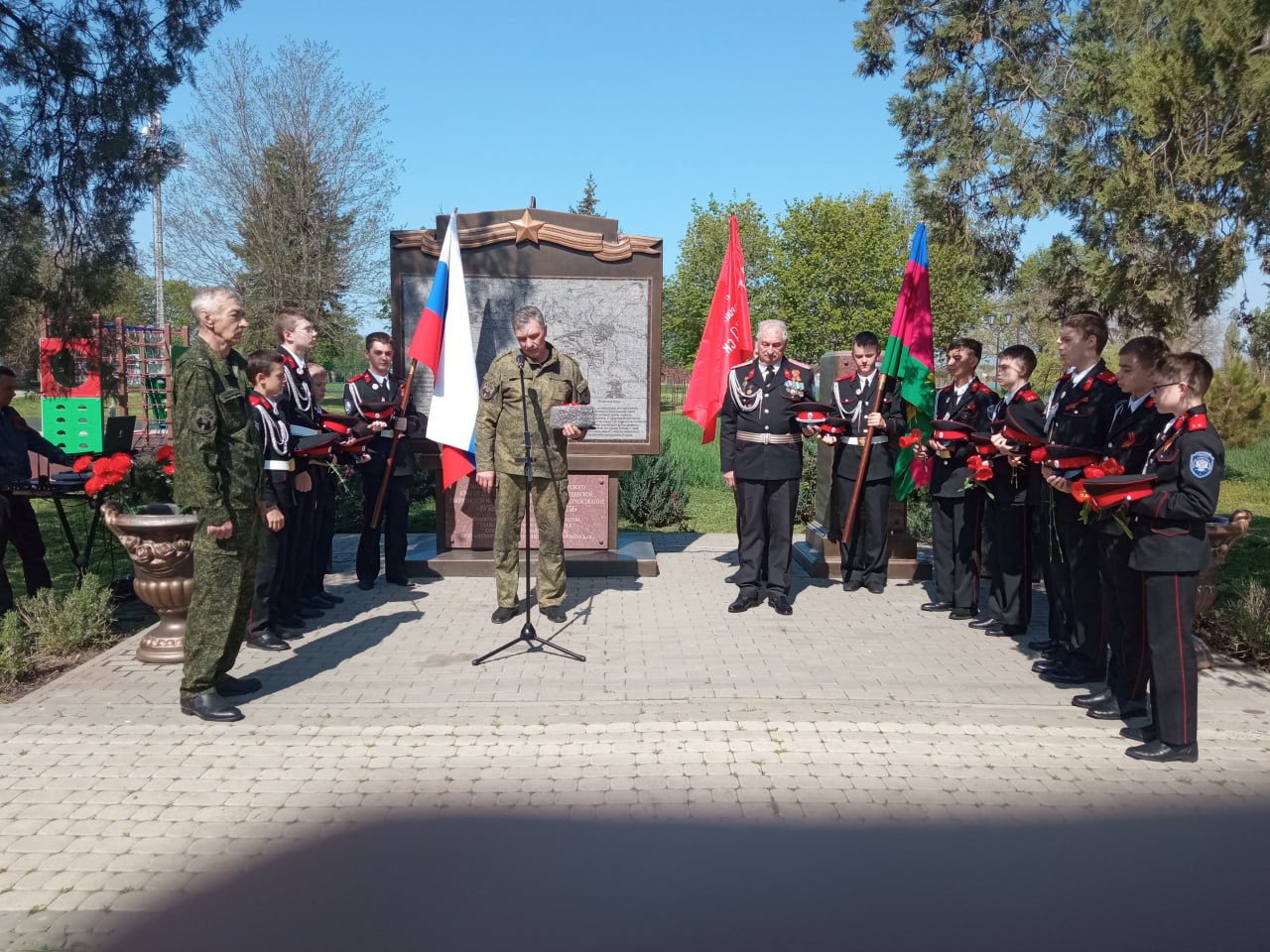 Кадеты Ейского казачьего корпуса почтили память героев в автопробеге