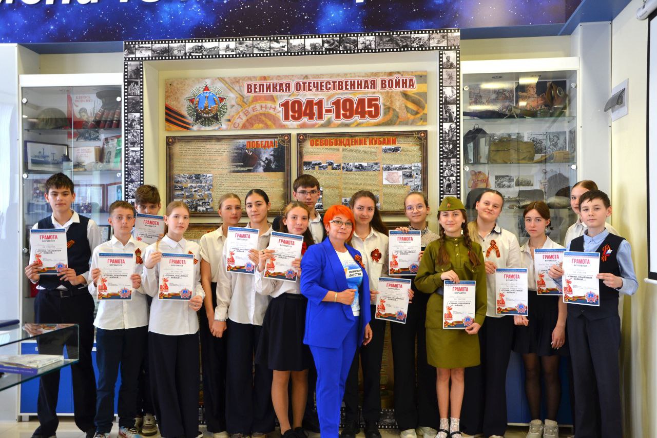 "Строки, опалённые войной": в гимназии №14 прошёл поэтический конкурс к 80-летию Победы