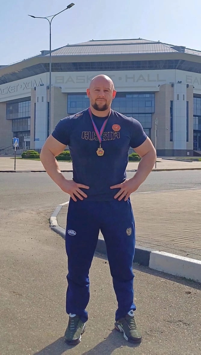 Преподаватель Ейского морского рыбопромышленного техникума занял первое место на фестивале силовых видов спорта