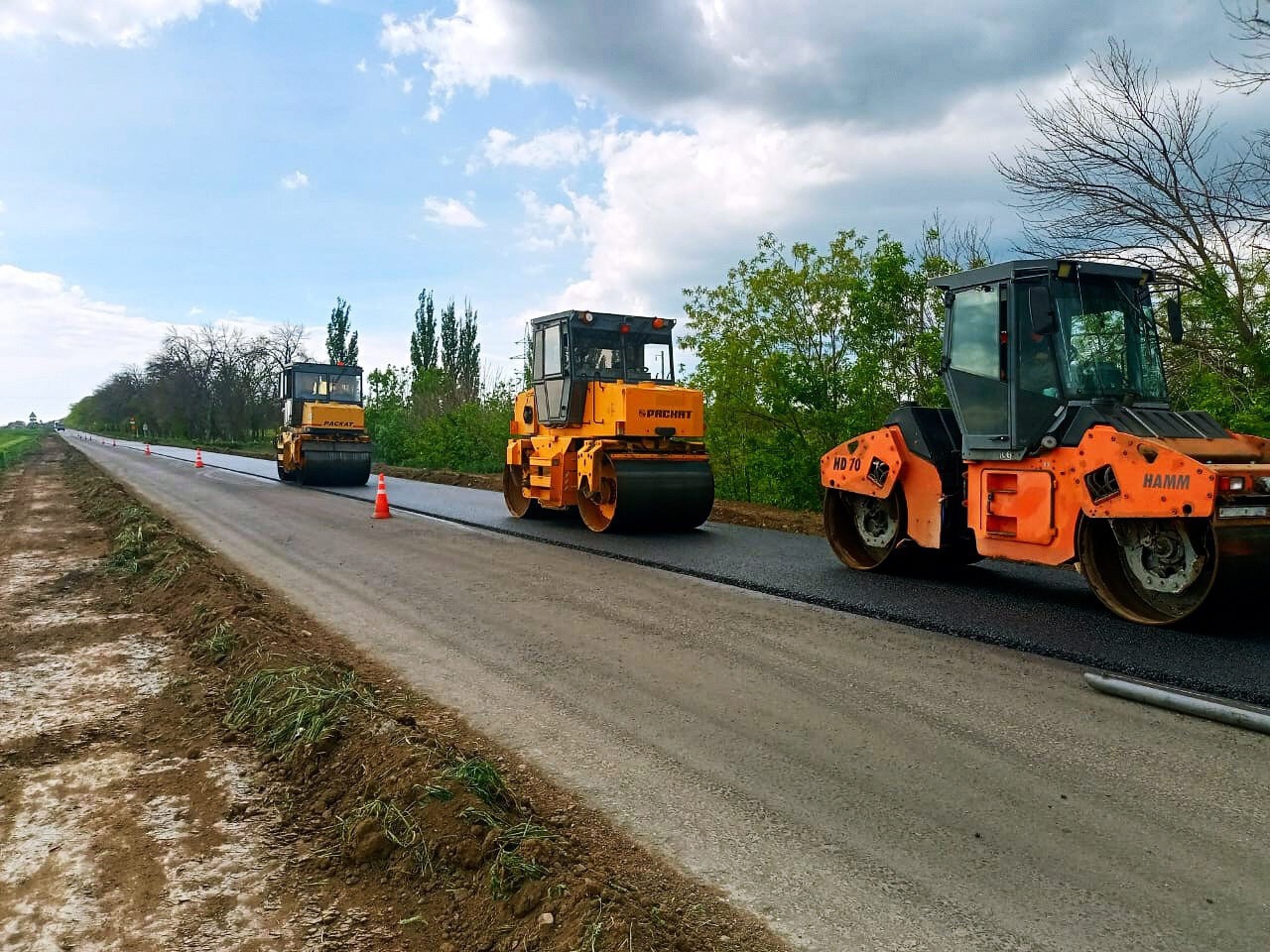 Подходят к завершению работы на участке автодороги Ейск – Ясенская – Копанская – Новоминская
