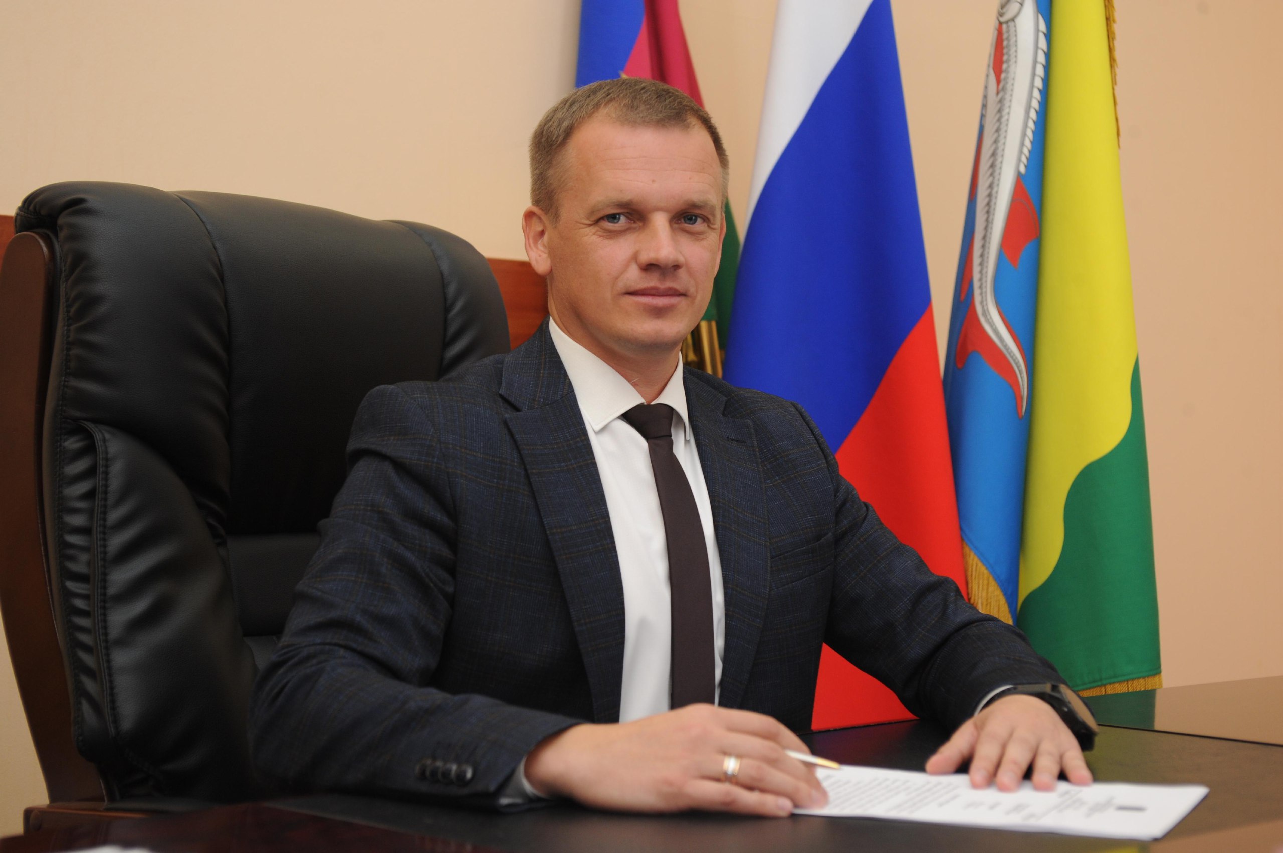 Сегодня свой день рождения празднует глава администрации Ейского района Роман Юрьевич Бублик!