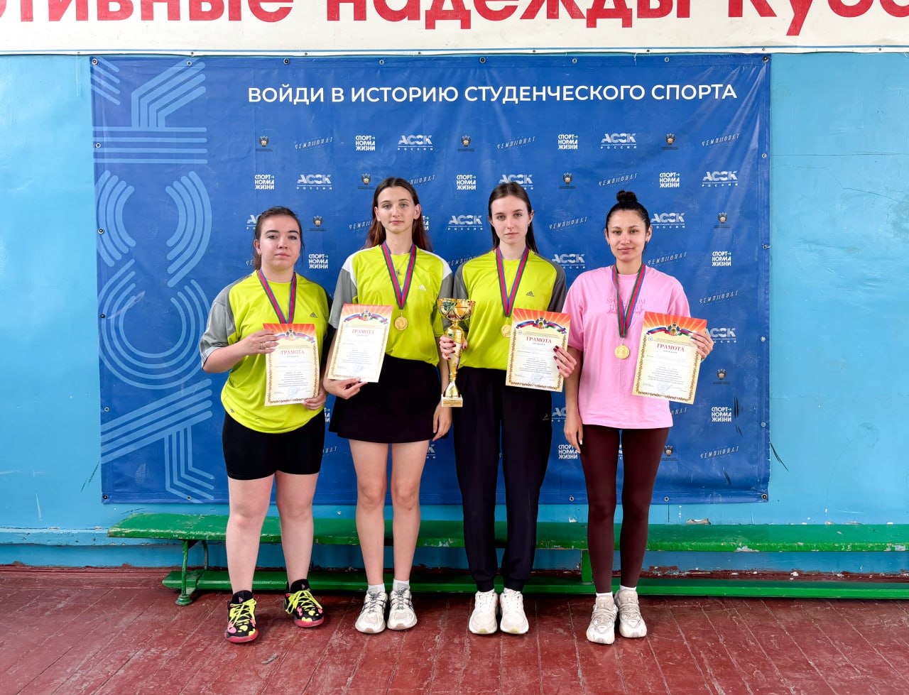 Студентки из ЕПК стали чемпионками края по настольному теннису