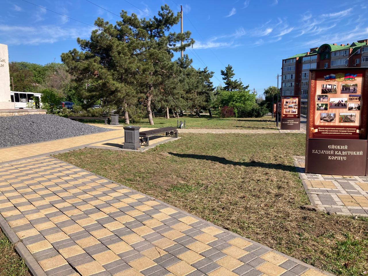 В городе продолжается борьба с сорняками
