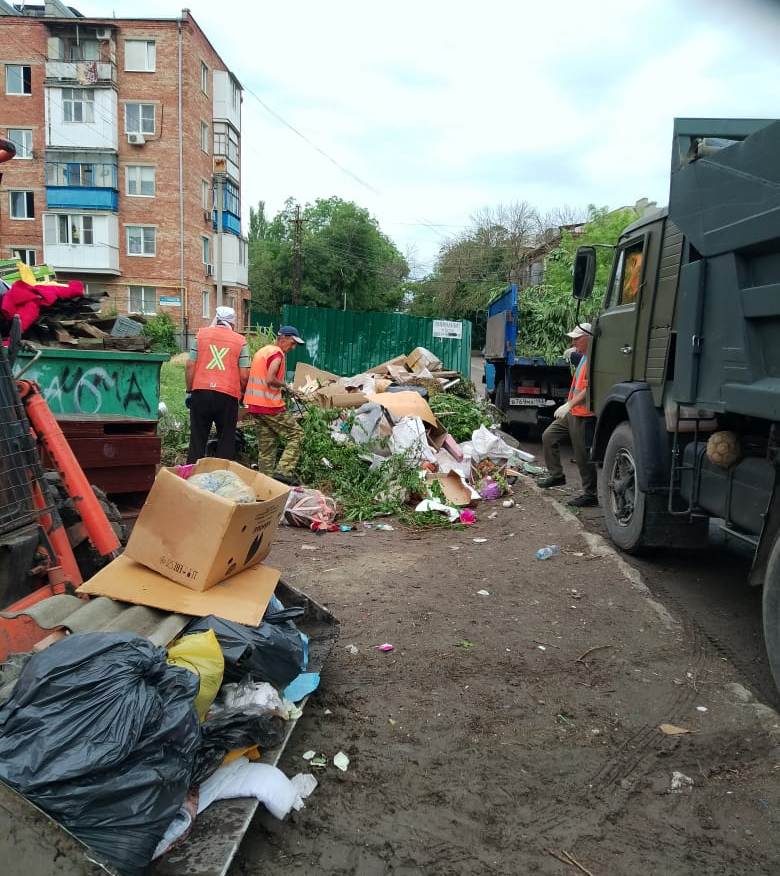 Коммунальные службы Ейска продолжают наводить порядок   