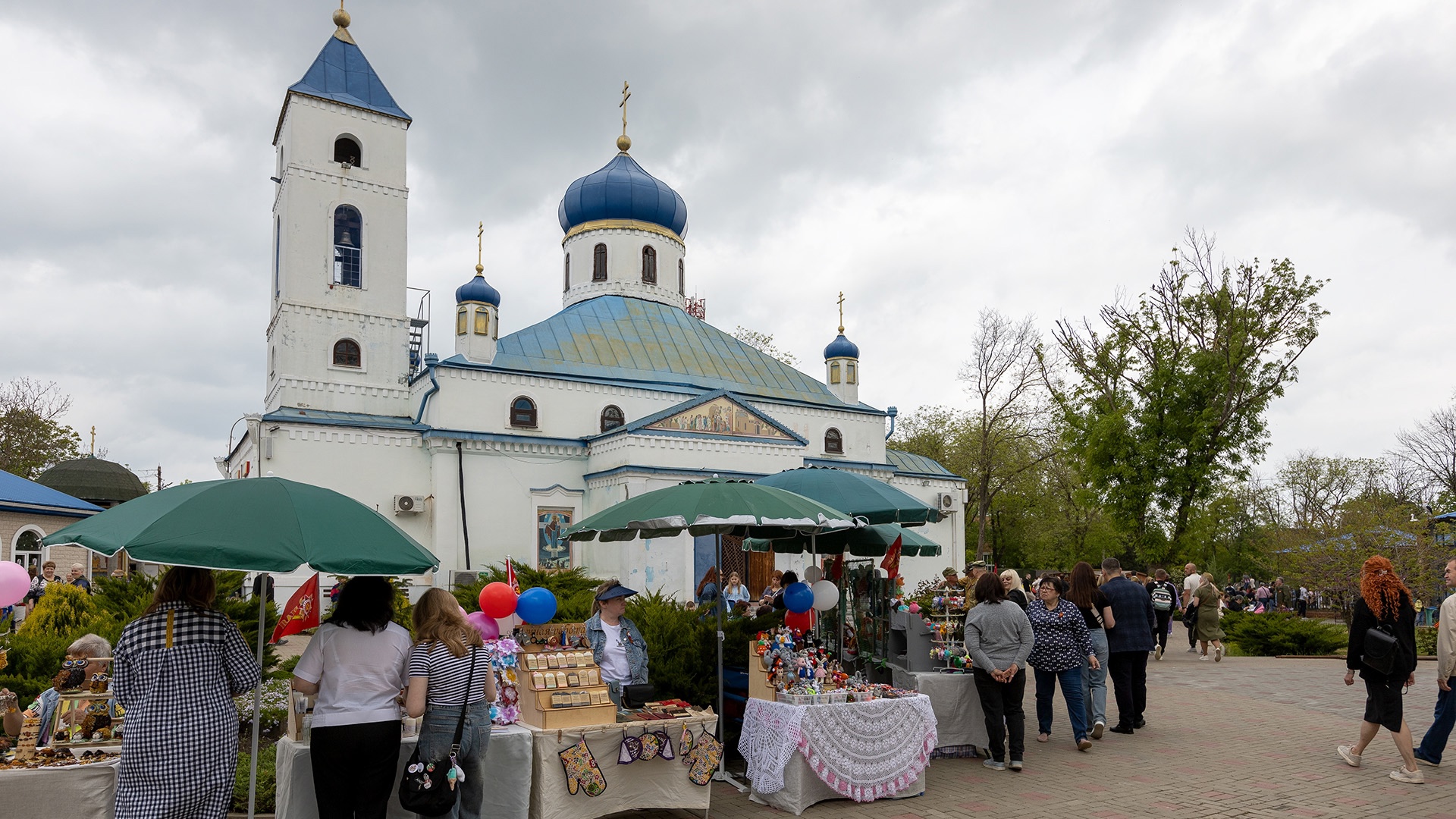 На территории храма Архистратига Михаила прошло празднование Дня Победы