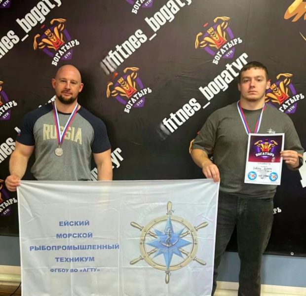 Студенты ЕМРПТ показали отличные результаты на турнире по пауэрлифтингу