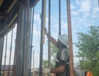 Глава района Роман Бублик и главврач ЕЦРБ Мигран Григорян посетили стройплощадку будущего здания врача общей практики в пос. Краснофлотском