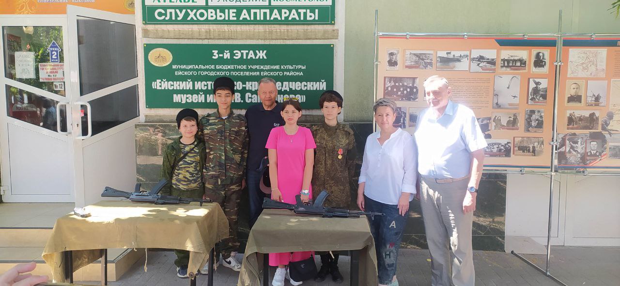 У музея истории Ейска прошла торжественная акция, посвящённая Дню памяти и скорби
