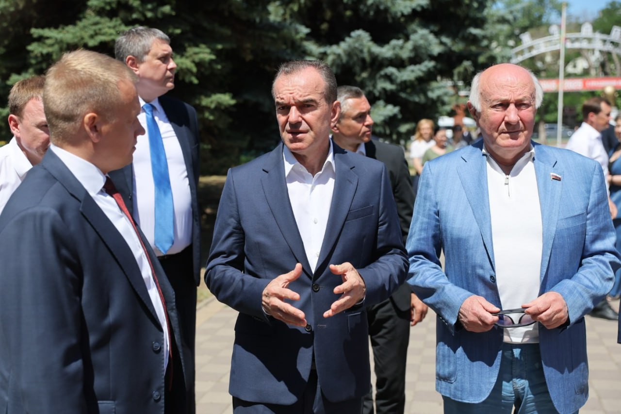 Вениамин Кондратьев посетил центральный парк в Ейске МО Ейский район