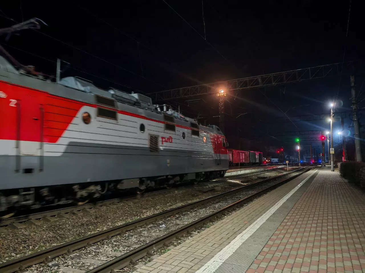 Поезда из Ейска и Евпатории в Петербург задерживаются из-за ЧП в Ростовской области 