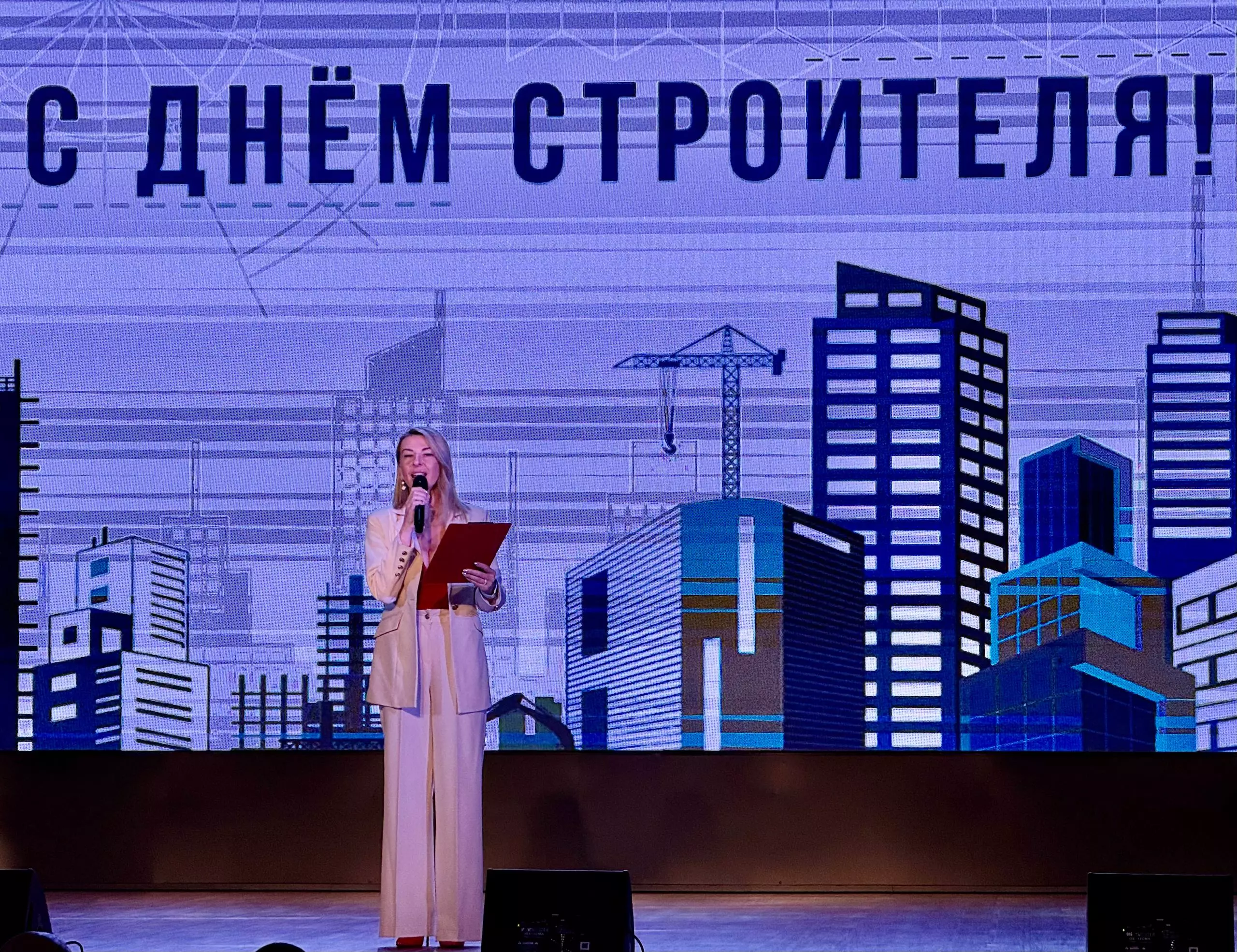 Торжественное мероприятие ко Дню строителя прошло в Доме офицеров