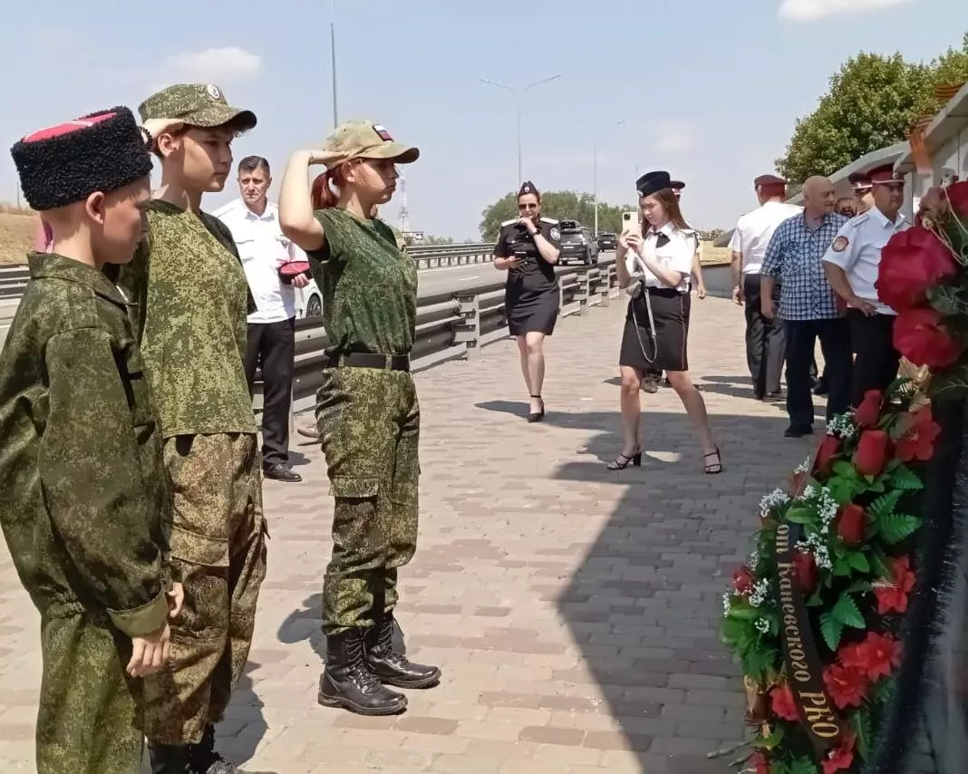  Ейские казачата приняли участие в памятном автопробеге