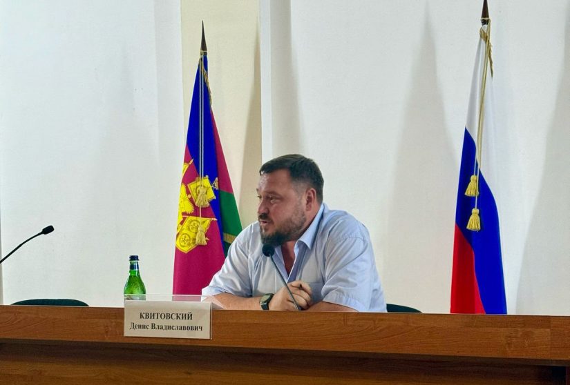 Сегодня в администрации города состоялось очередное планерное совещание под руководством главы Ейска Дениса Квитовского