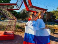 Школьники Ейска поддержали акцию ко Дню флага России