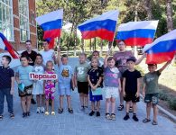 Школьники Ейска поддержали акцию ко Дню флага России