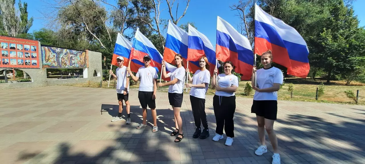 Студенты ЕПК отпраздновали День Государственного флага РФ