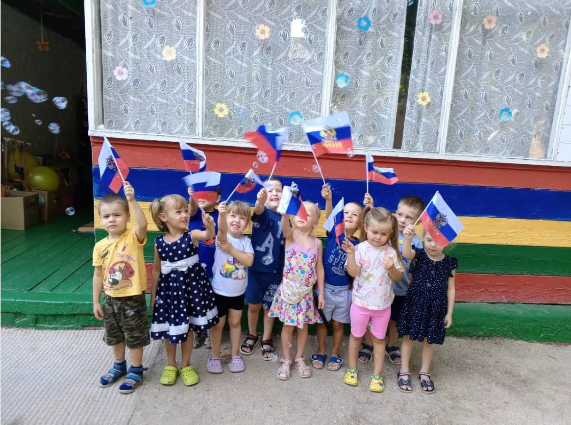 В детских садах Ейского района прошли мероприятия, приуроченные ко Дню Российского флага