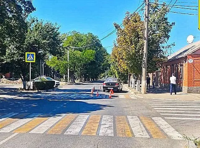 В Ейске на пешеходном переходе сбили подростка