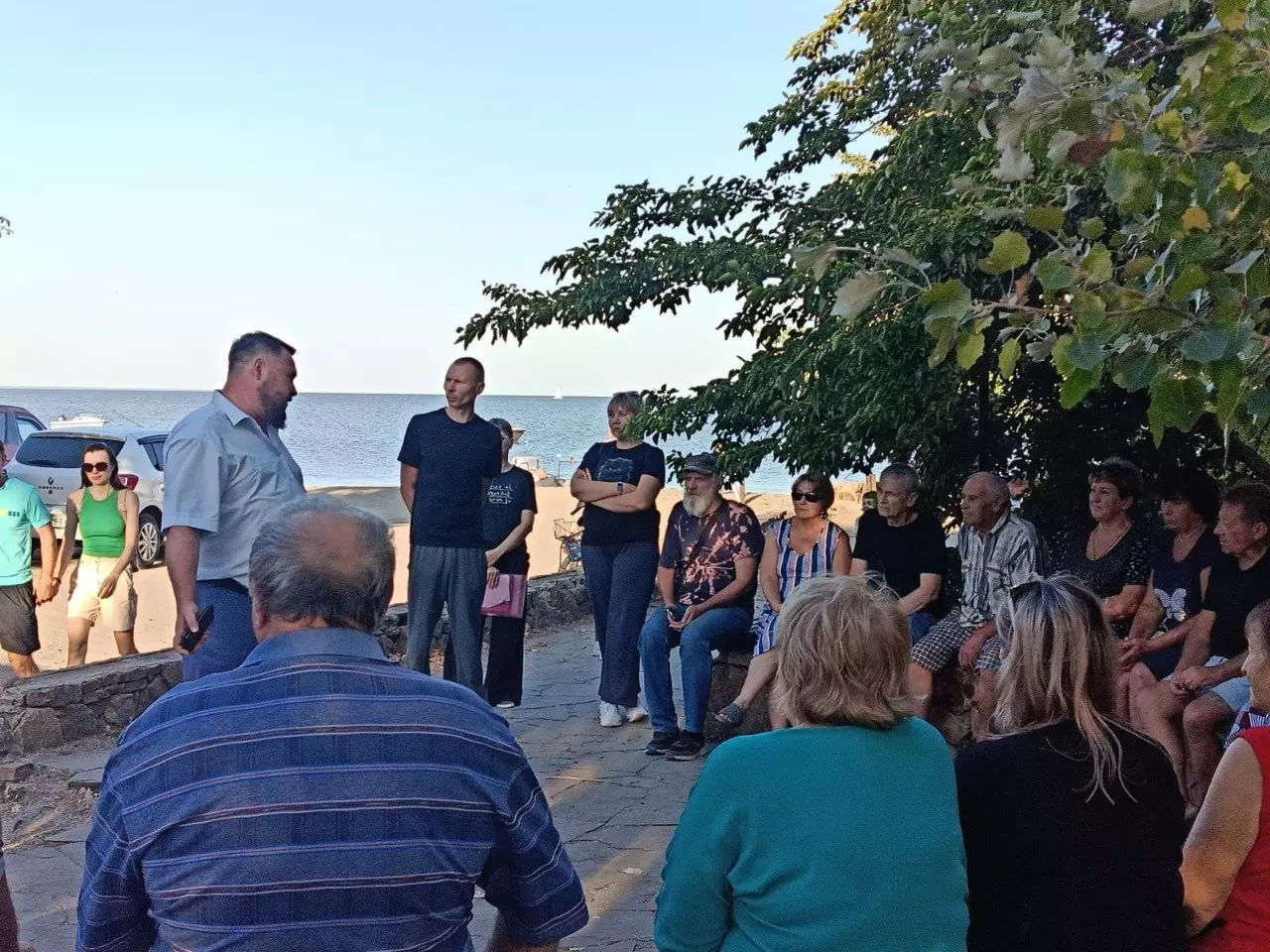 Глава Ейска Денис Квитовский провёл встречу с жителями района «Нахаловка»