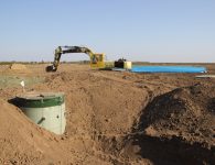 Глава района Роман Бублик проверил ход строительства канализационных станций в посёлке Морском