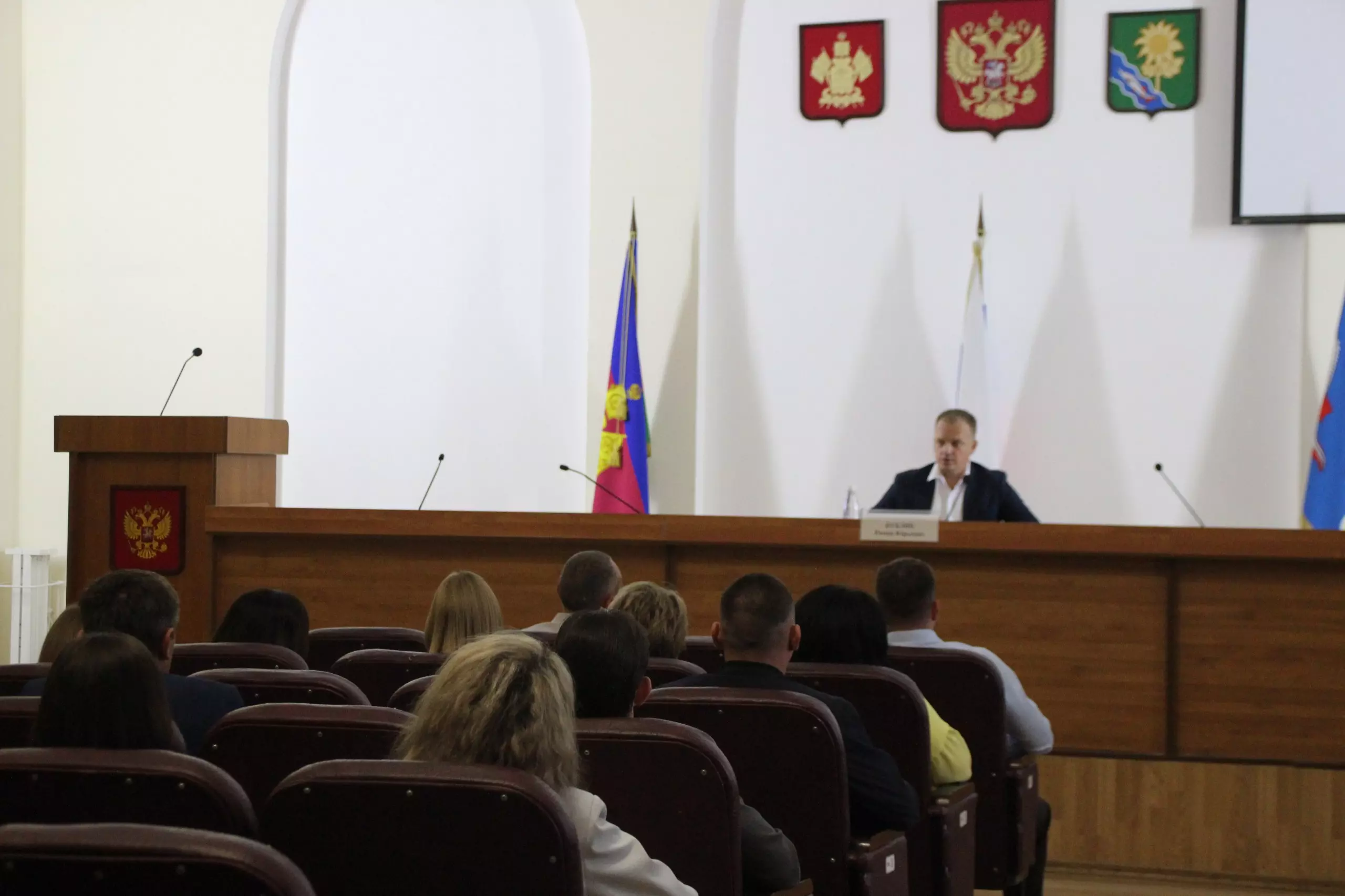 Проверку систем оповещения, проблему безнадзорных животных и другие вопросы обсудили на планерном совещании