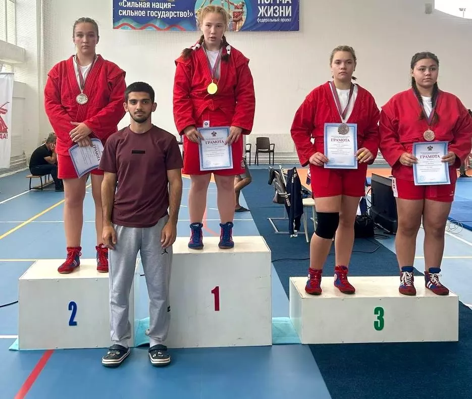 Юные самбистки из Ейска стали призёрами краевого первенства