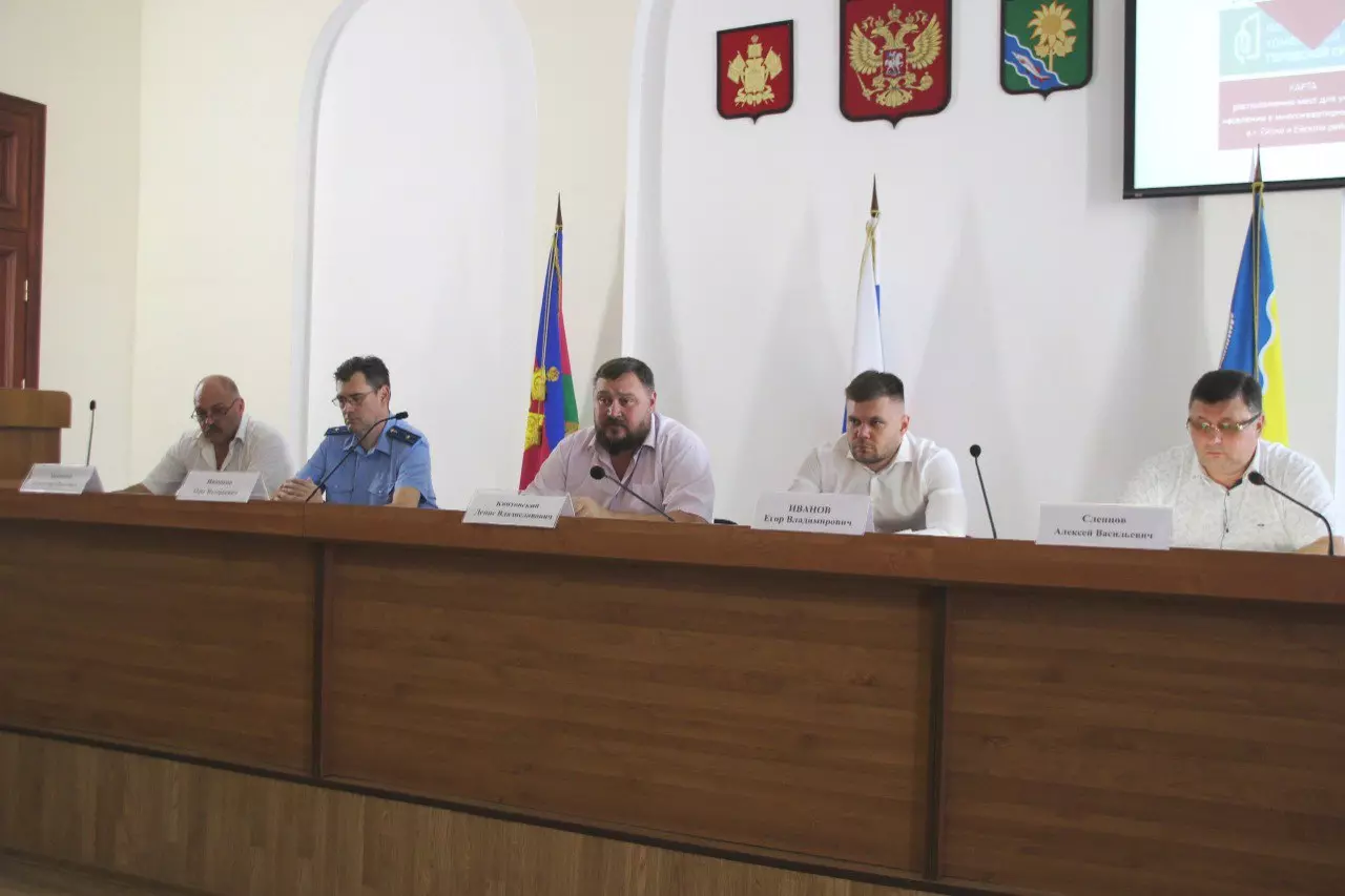 На совещании под руководством главы города обсудили состояние помещений, предназначенных для укрытия при ЧС